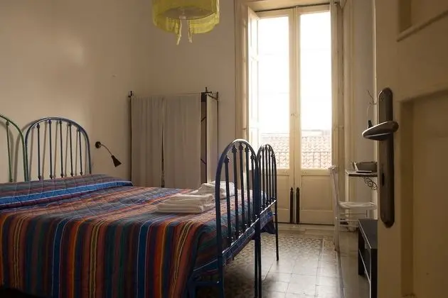 İki Ayrı Yataklı Oda, Ortak Banyo