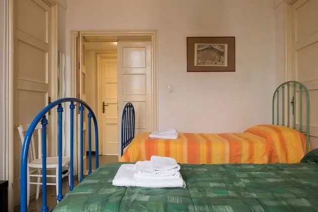 İki Ayrı Yataklı Oda, Ortak Banyo