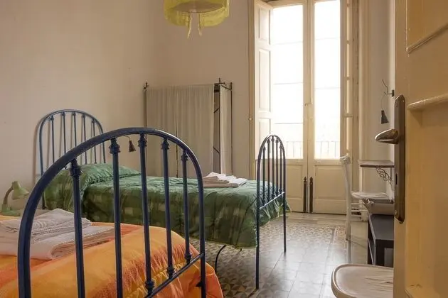 İki Ayrı Yataklı Oda, Ortak Banyo