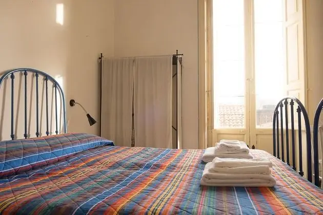 İki Ayrı Yataklı Oda, Ortak Banyo