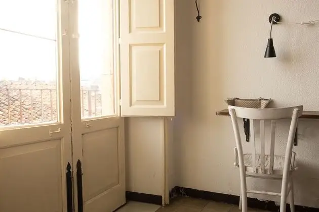İki Ayrı Yataklı Oda, Ortak Banyo
