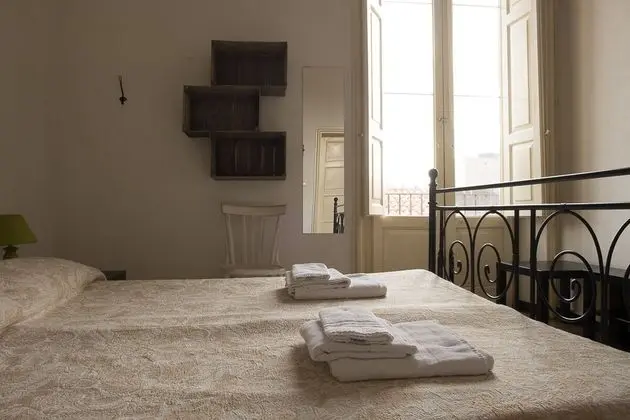 Tek Büyük Yataklı Oda, Ortak Banyo