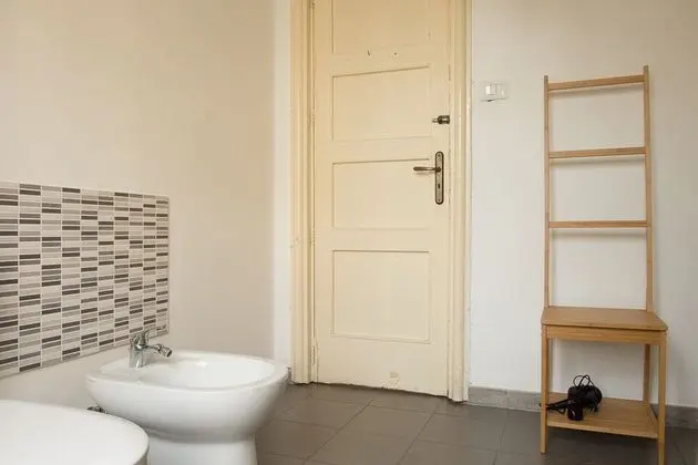 Tek Büyük Yataklı Oda, Ortak Banyo