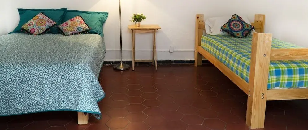 2 twin beds