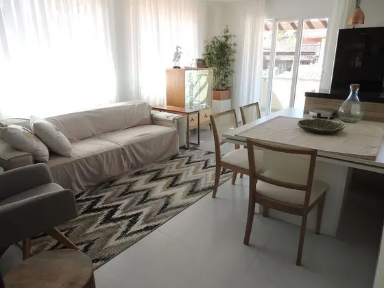 Casa com 3 Quartos em Condomínio Geriba