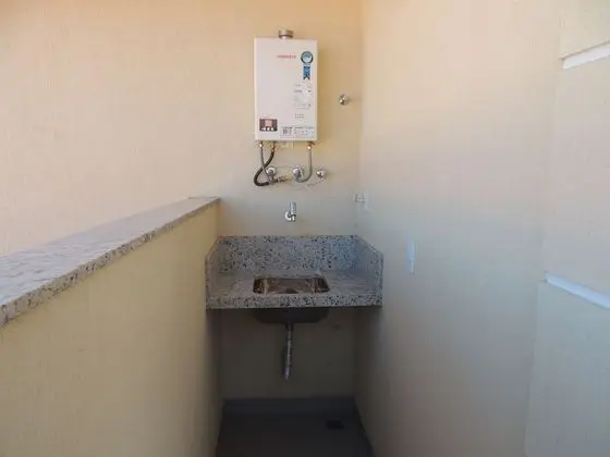 Casa com 3 Quartos em Condomínio Geriba