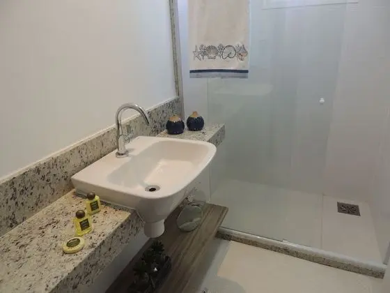 Casa com 3 Quartos em Condomínio Geriba