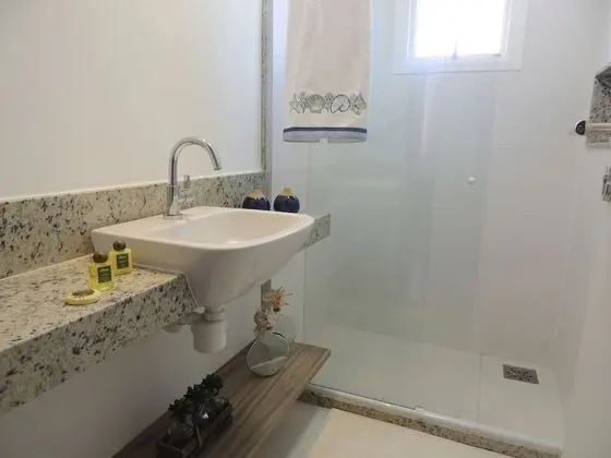 Casa com 3 Quartos em Condomínio Geriba