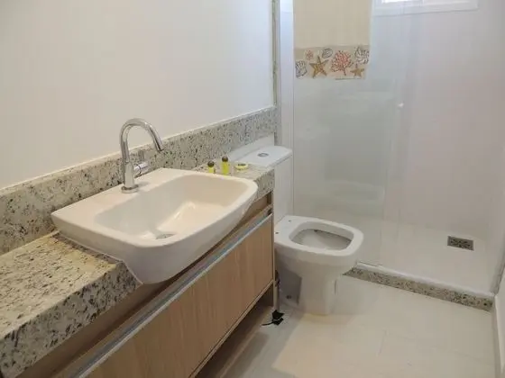 Casa com 3 Quartos em Condomínio Geriba