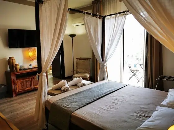 Design Üç Kişilik Oda, Banyolu/Duşlu, Şehir Manzaralı (Flavia)