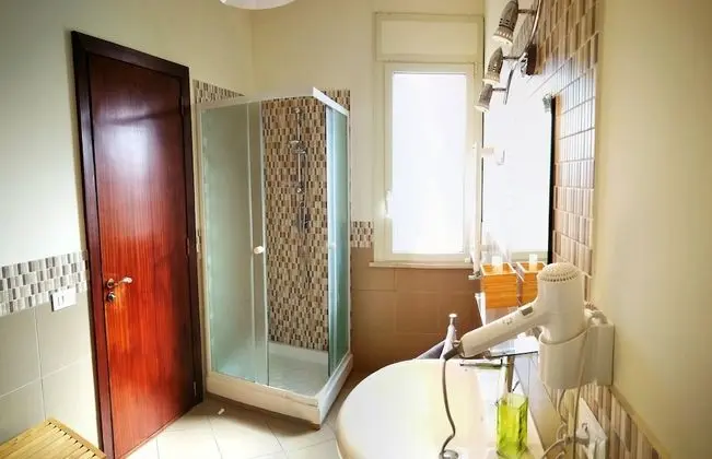 Tek Büyük veya İki Ayrı Yataklı Oda, Banyolu/Duşlu, Şehir Manzaralı (Arianna)