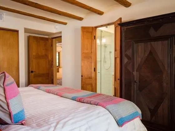 Ev (Casa Contenta - Charming East Side Fa)