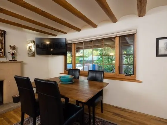 Ev (Casa Contenta - Charming East Side Fa)
