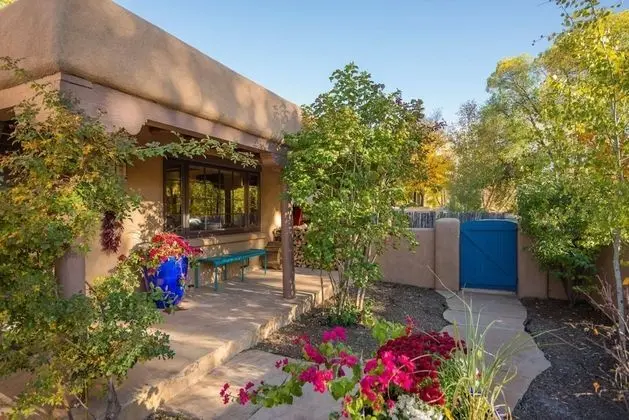 Ev (Casa Contenta - Charming East Side Fa)