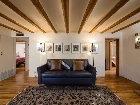 Ev (Casa Contenta - Charming East Side Fa)