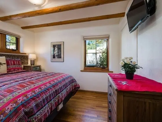 Ev (Casa Contenta - Charming East Side Fa)