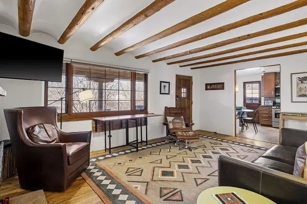 Ev (Casa Contenta - Charming East Side Fa)