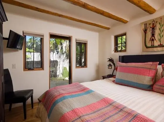 Ev (Casa Contenta - Charming East Side Fa)