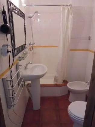 Traditional Üç Kişilik Oda (1)