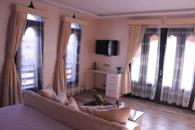 Exclusive Tek Büyük Yataklı Oda