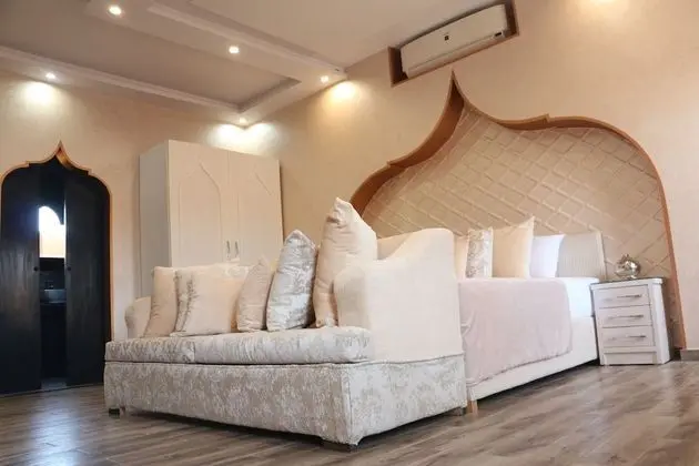Luxury Tek Büyük Yataklı Oda