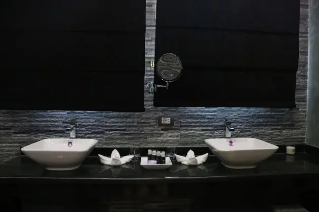 Luxury Tek Büyük Yataklı Oda
