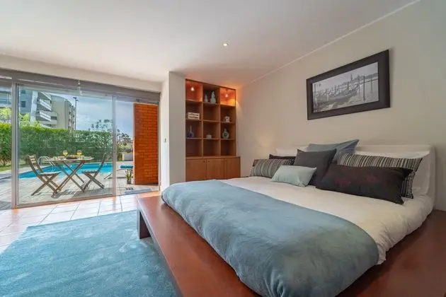 Apart Daire, 1 Büyük (Queen) Boy Yatak ve Çekyat, Balkon, Havuz Manzaralı