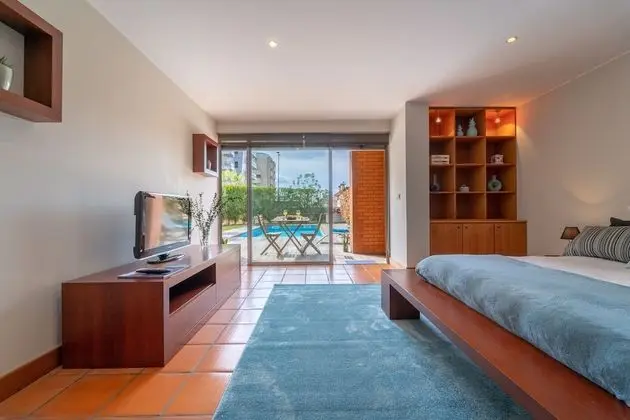 Apart Daire, 1 Büyük (Queen) Boy Yatak ve Çekyat, Balkon, Havuz Manzaralı