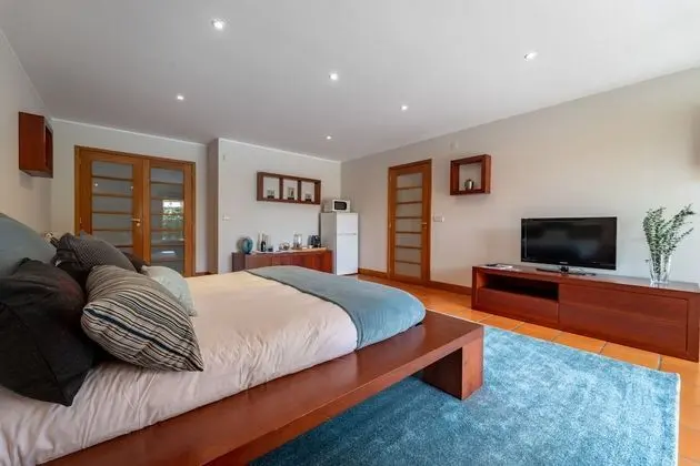 Apart Daire, 1 Büyük (Queen) Boy Yatak ve Çekyat, Balkon, Havuz Manzaralı