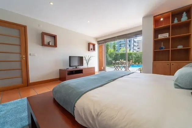 Apart Daire, 1 Büyük (Queen) Boy Yatak ve Çekyat, Balkon, Havuz Manzaralı