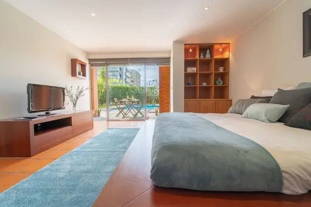 Apart Daire, 1 Büyük (Queen) Boy Yatak ve Çekyat, Balkon, Havuz Manzaralı