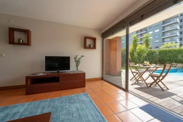 Apart Daire, 1 Büyük (Queen) Boy Yatak ve Çekyat, Balkon, Havuz Manzaralı