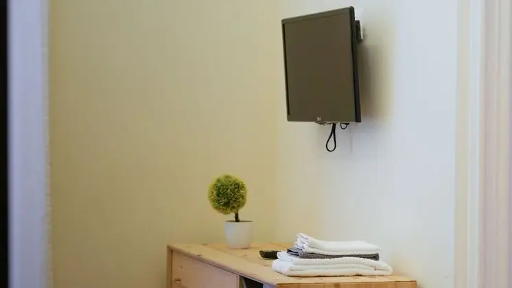 İki Ayrı Yataklı Oda, Ortak Banyo