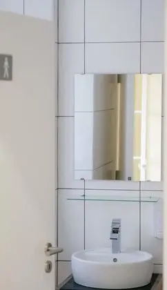 İki Ayrı Yataklı Oda, Ortak Banyo