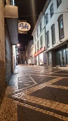 İki Ayrı Yataklı Oda, Ortak Banyo