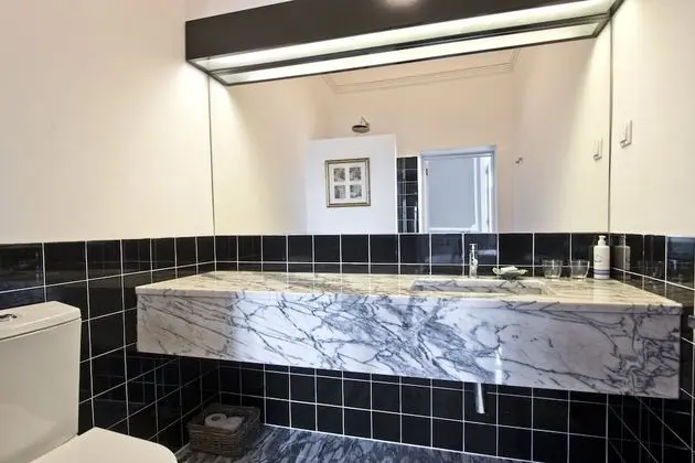 Junior Süit, Balkon