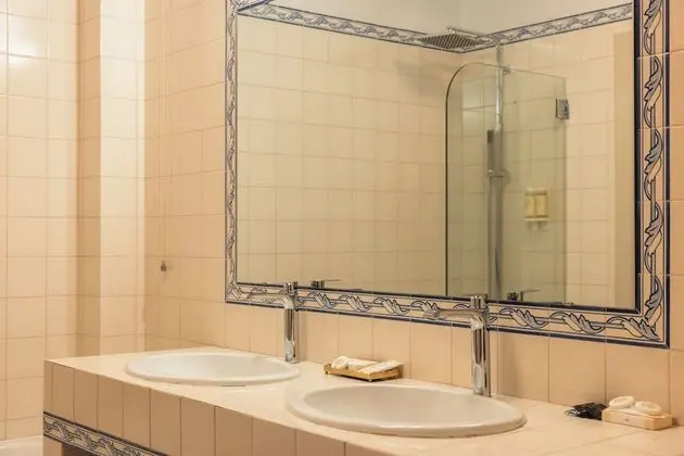 Family Tek Büyük Yataklı Oda