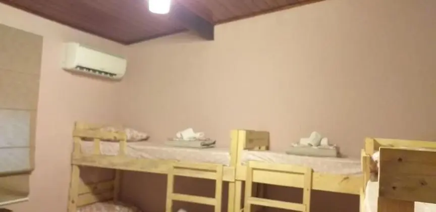 Ortak Ranzalı Oda (Segundo Andar)