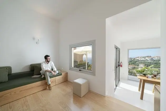 Basic Ev, 1 Büyük (Queen) Boy Yatak, Deniz Manzaralı