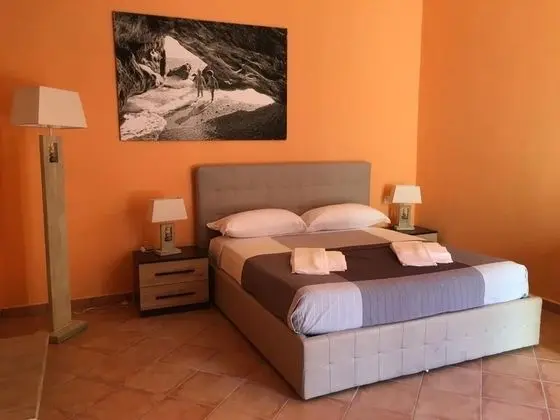 Tek Büyük Yataklı Oda (Orange)