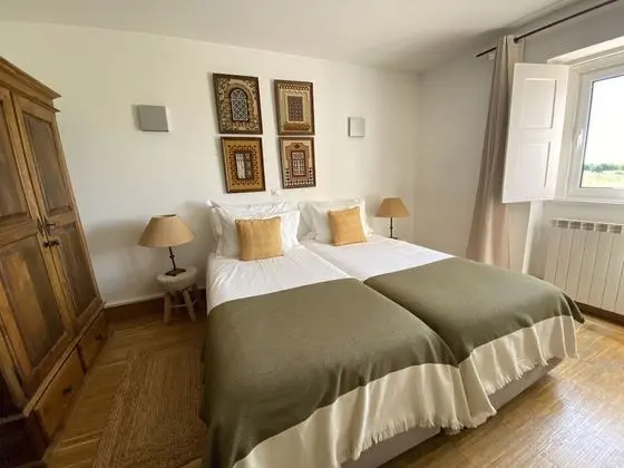 Tek Büyük veya İki Ayrı Yataklı Oda (Medelin)