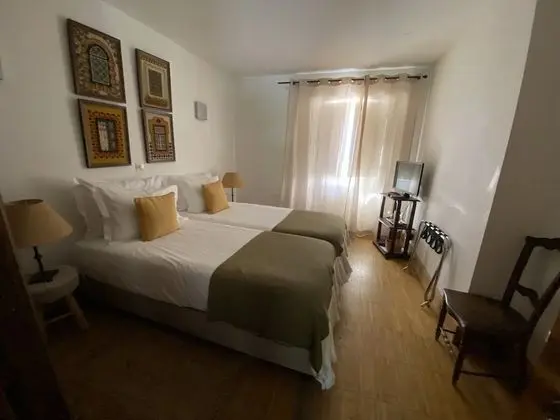 Tek Büyük veya İki Ayrı Yataklı Oda (Medelin)