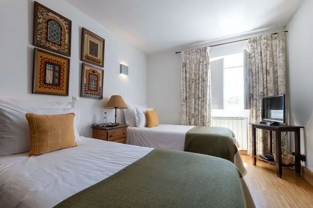 Tek Büyük veya İki Ayrı Yataklı Oda (Medelin)