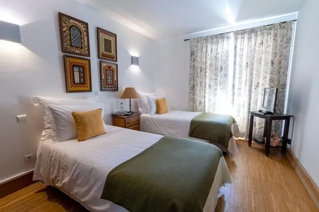 Tek Büyük veya İki Ayrı Yataklı Oda (Medelin)