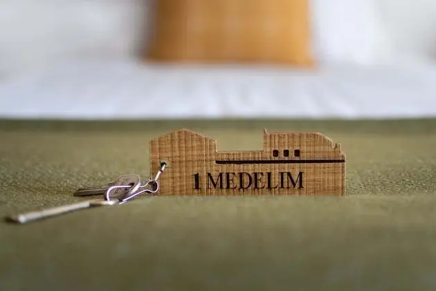 Tek Büyük veya İki Ayrı Yataklı Oda (Medelin)