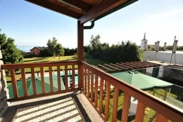 Tek Büyük veya İki Ayrı Yataklı Oda, Bahçe Manzaralı