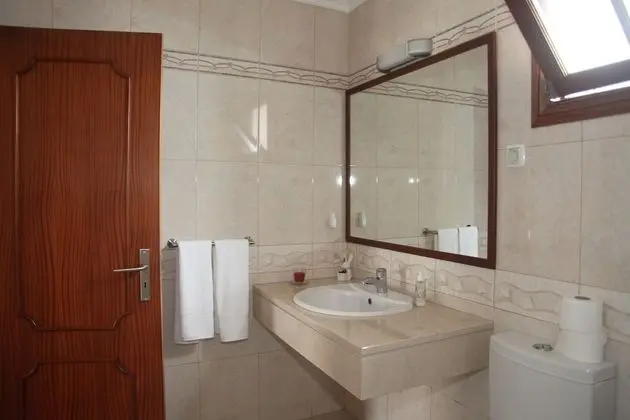 Tek Büyük veya İki Ayrı Yataklı Oda, Bahçe Manzaralı