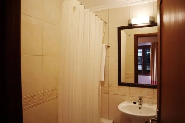Tek Büyük veya İki Ayrı Yataklı Oda, Bahçe Manzaralı