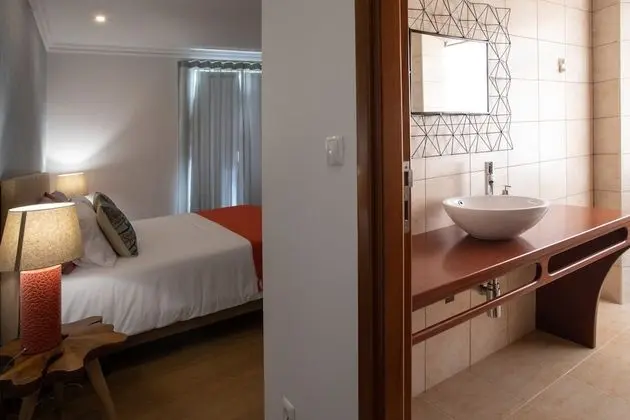 Basic Tek Büyük veya İki Ayrı Yataklı Oda, Banyolu/Duşlu