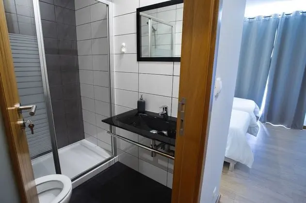 Basic Tek Büyük veya İki Ayrı Yataklı Oda, Banyolu/Duşlu